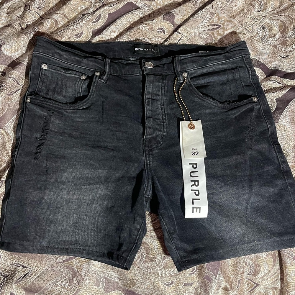 Purple brand jorts (Rare)
Size 32 , Worn 2x!!
I have all tags for it!!!